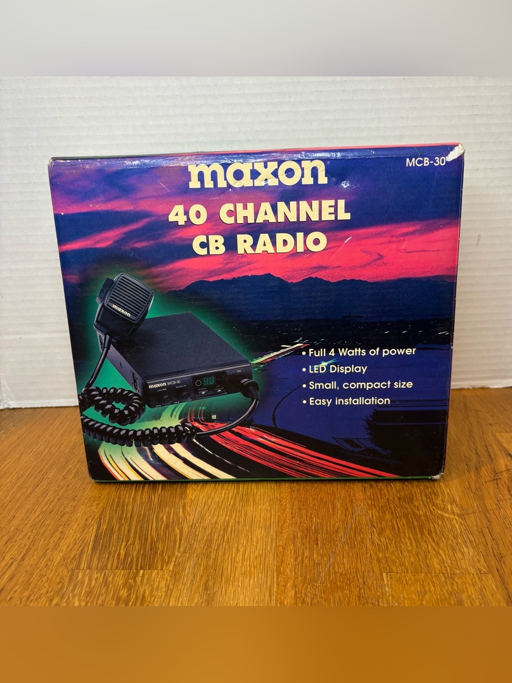 Maxon McB-30 Compact 40-Channel Mobile CB Radio Black with Mic Open Box